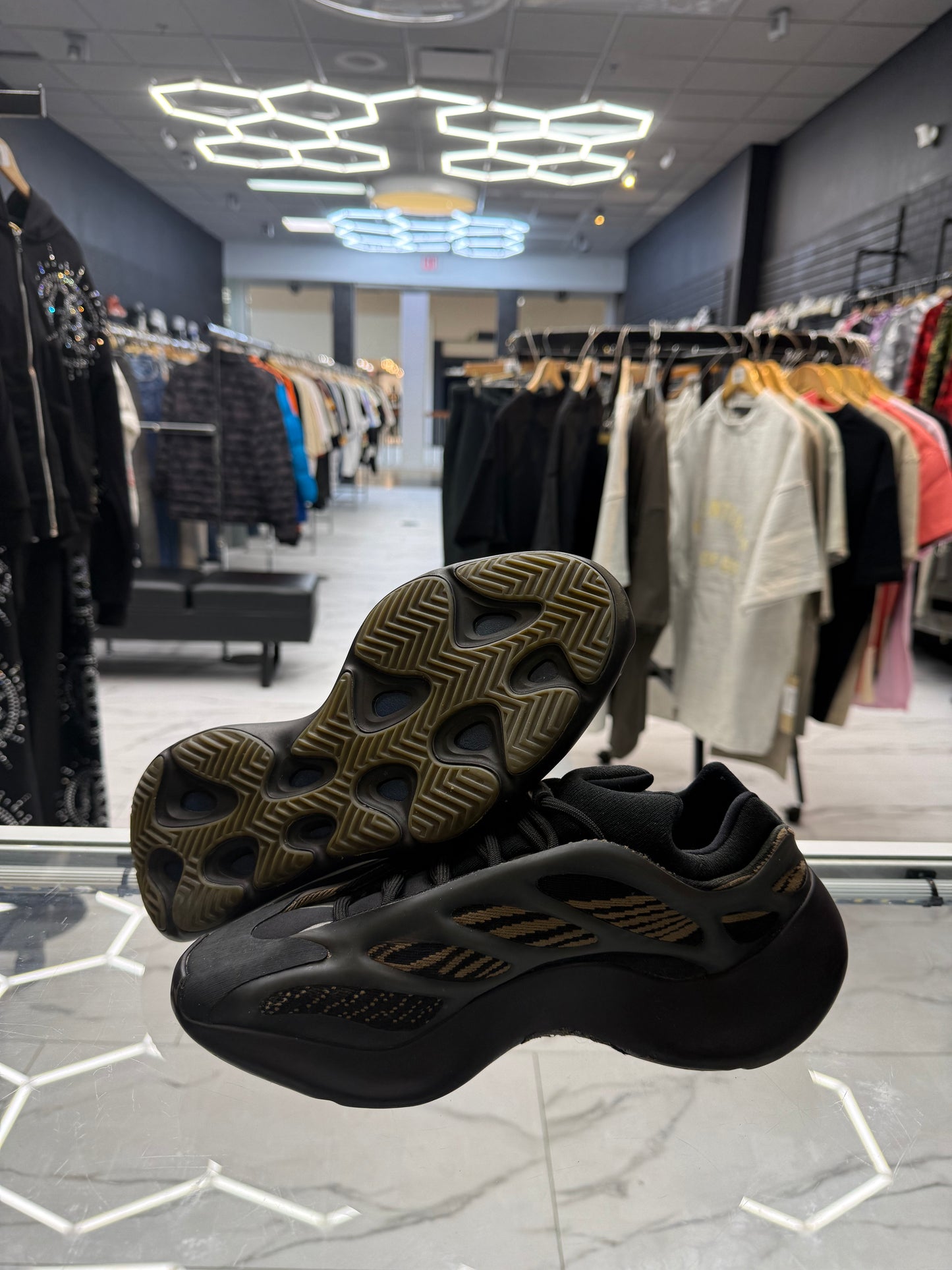 Yeezy 700 ‘Clay Brown’ USED NO BOX