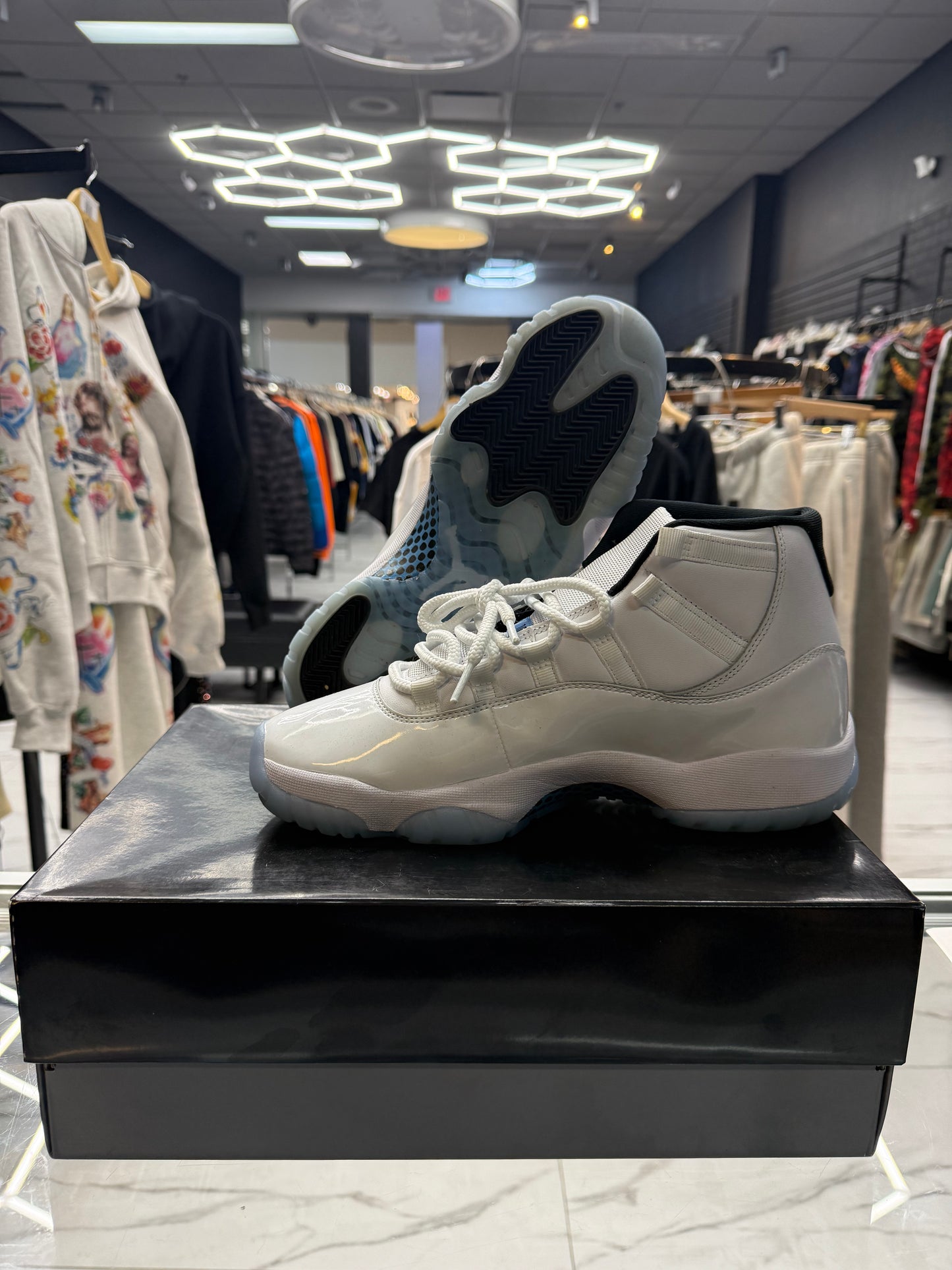 Jordan 11 ‘Legend Blue’ USED W BOX