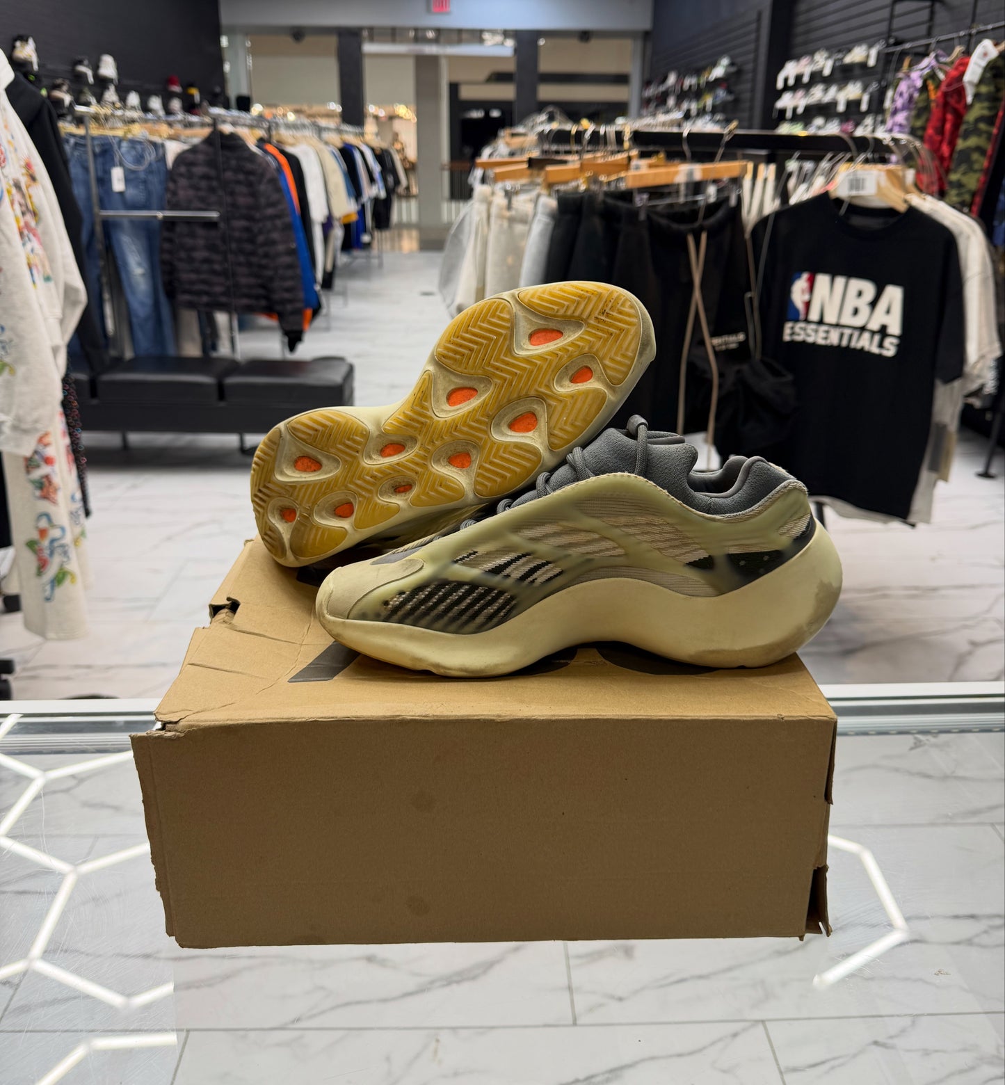 Yeezy 700 ‘Faded Salt’ USED W BOX