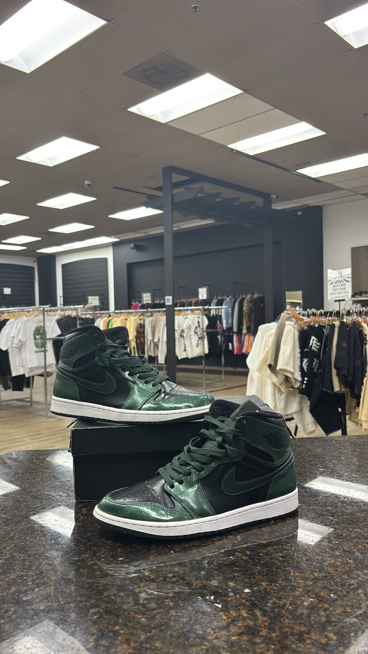 Jordan 1 Retro Grove Green Used With Box