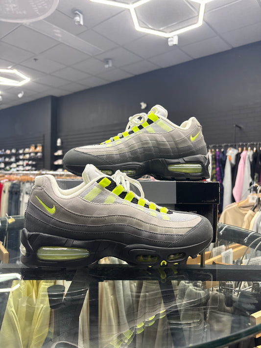 NIKE AIR MAX 95 PRE-OWNED