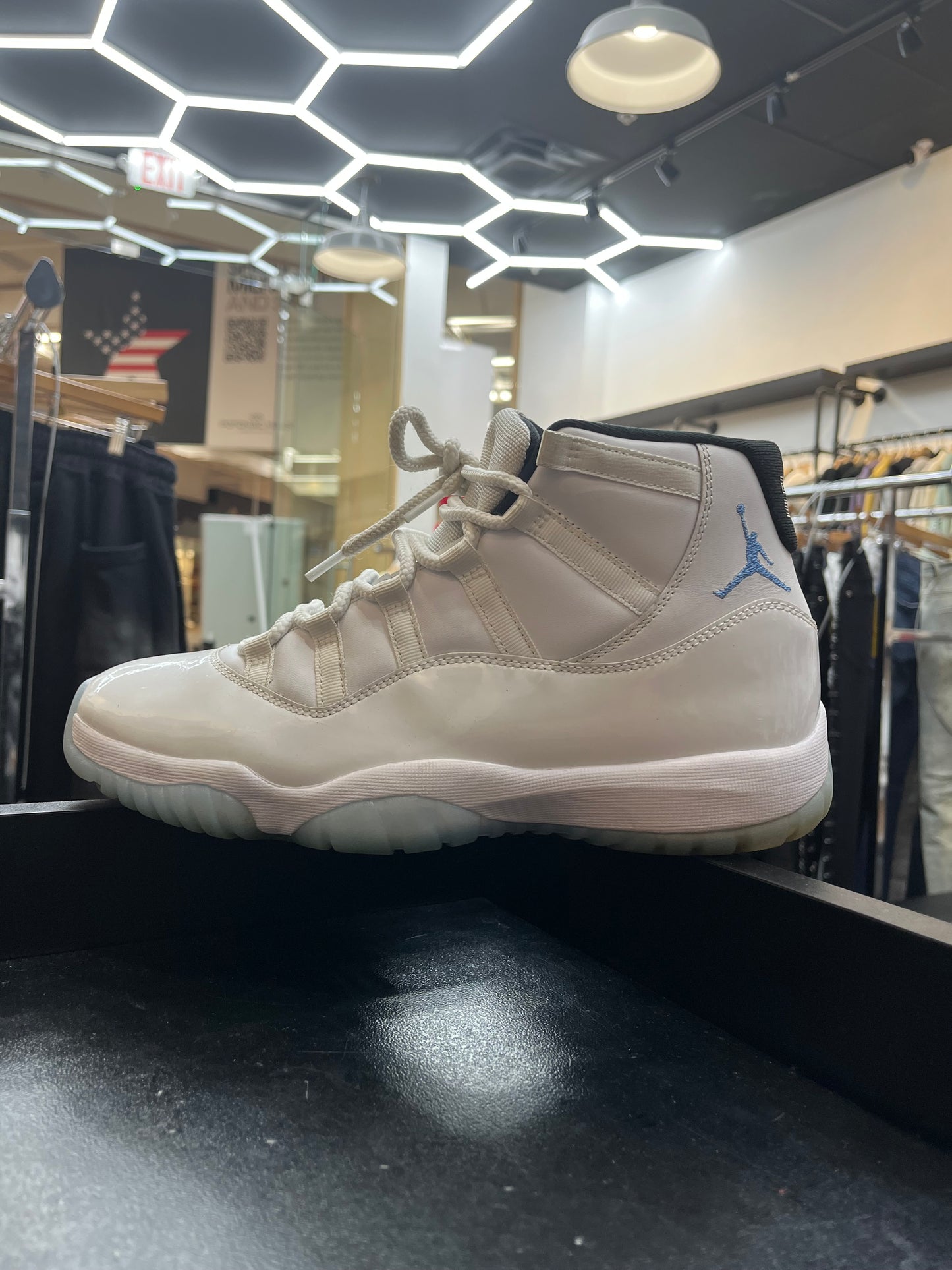 Jordan 11 “Legend Blue” Used No Box