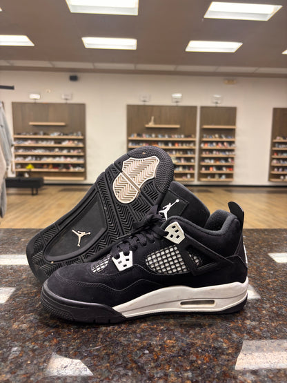 Jordan 4 ‘White Thunder’ USED NO BOX