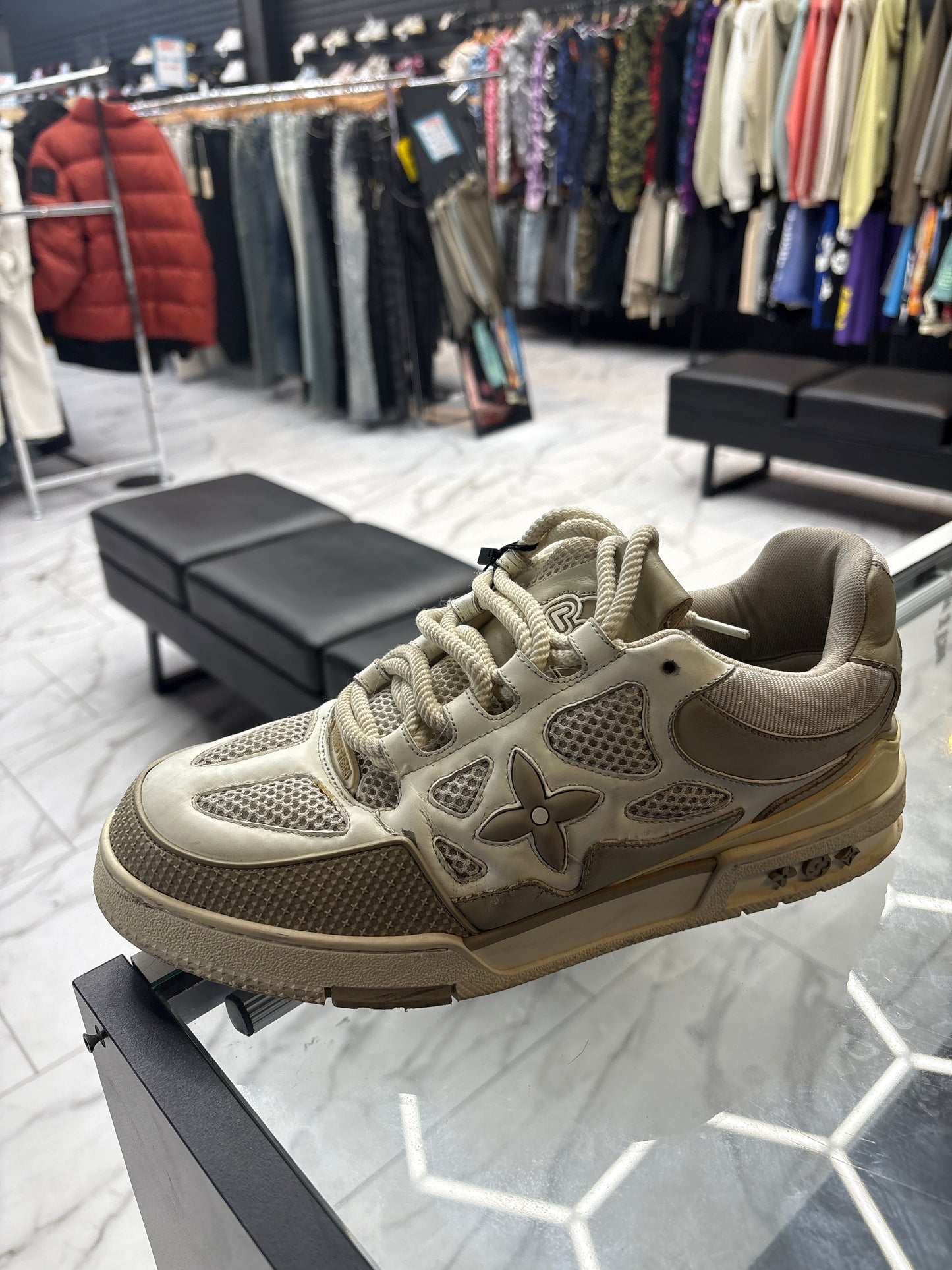 LV SKATES Cream USED