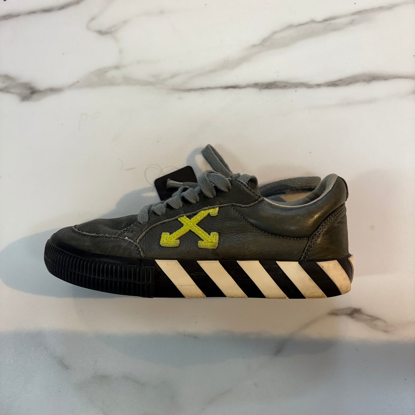 Gray Off white USED no box