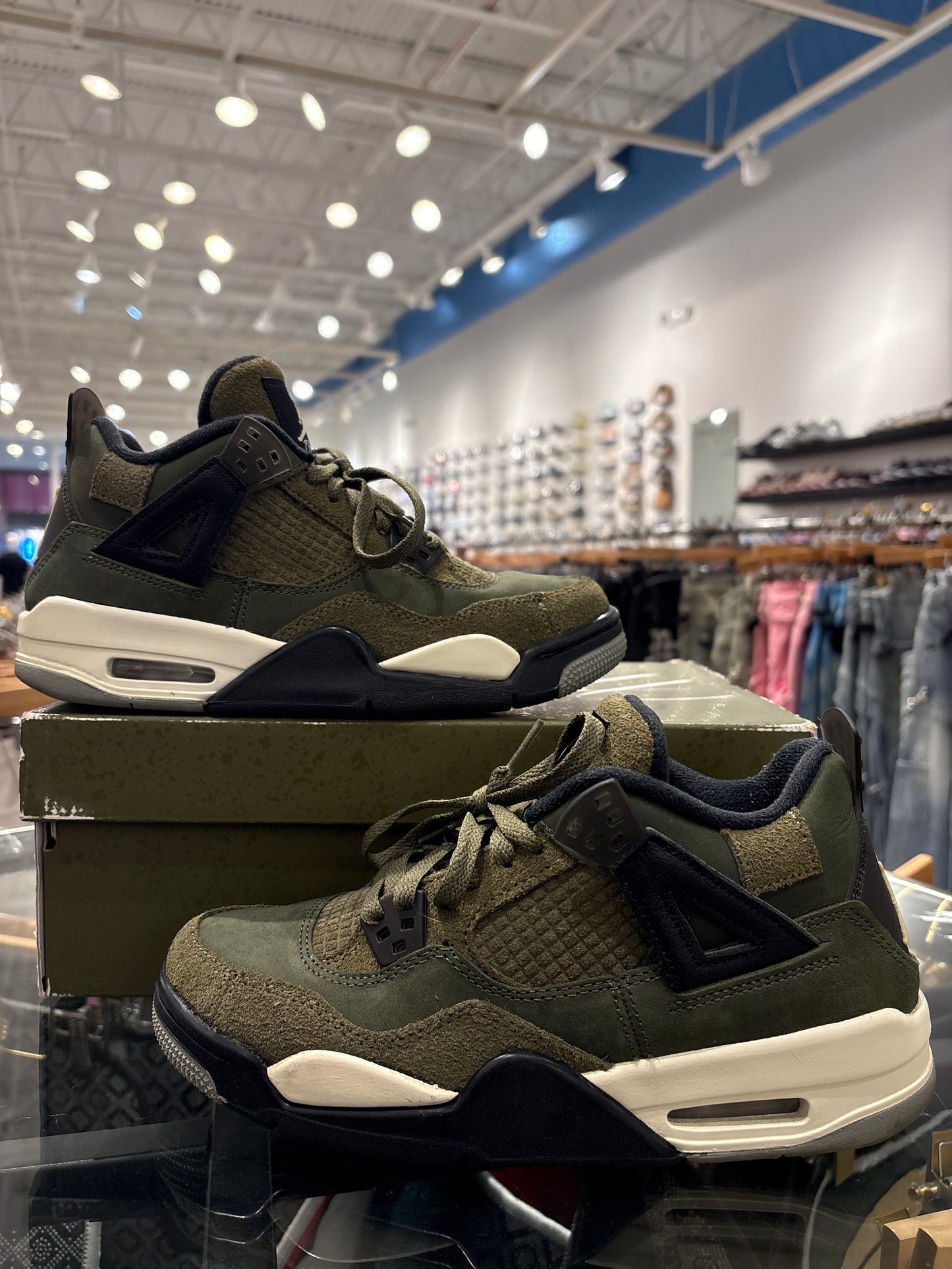 Jordan 4 Craft Medium Olive USED WITH BOX