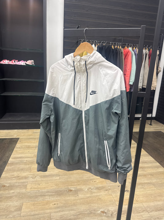 Preowned grey/white Nike WindBreaker