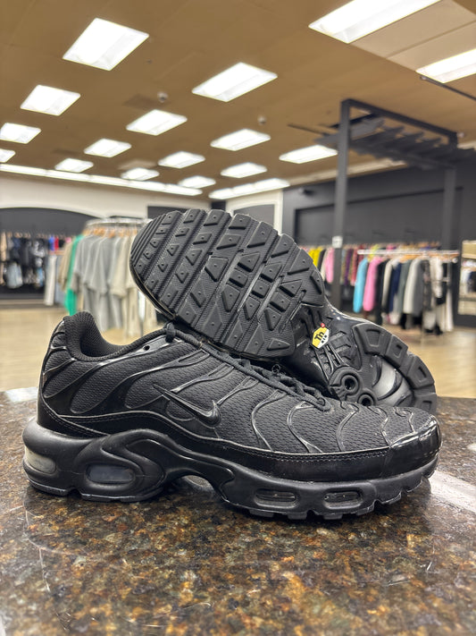 Nike Air Max ‘Triple Black’ PRE-OWNED NO BOX