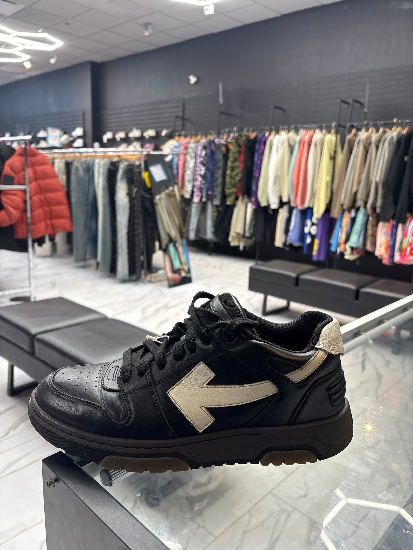 Off white low top black and white “OOO” USED with no box