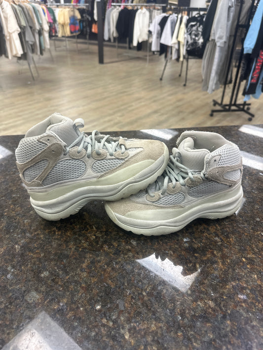 Yeezy Boots used no box