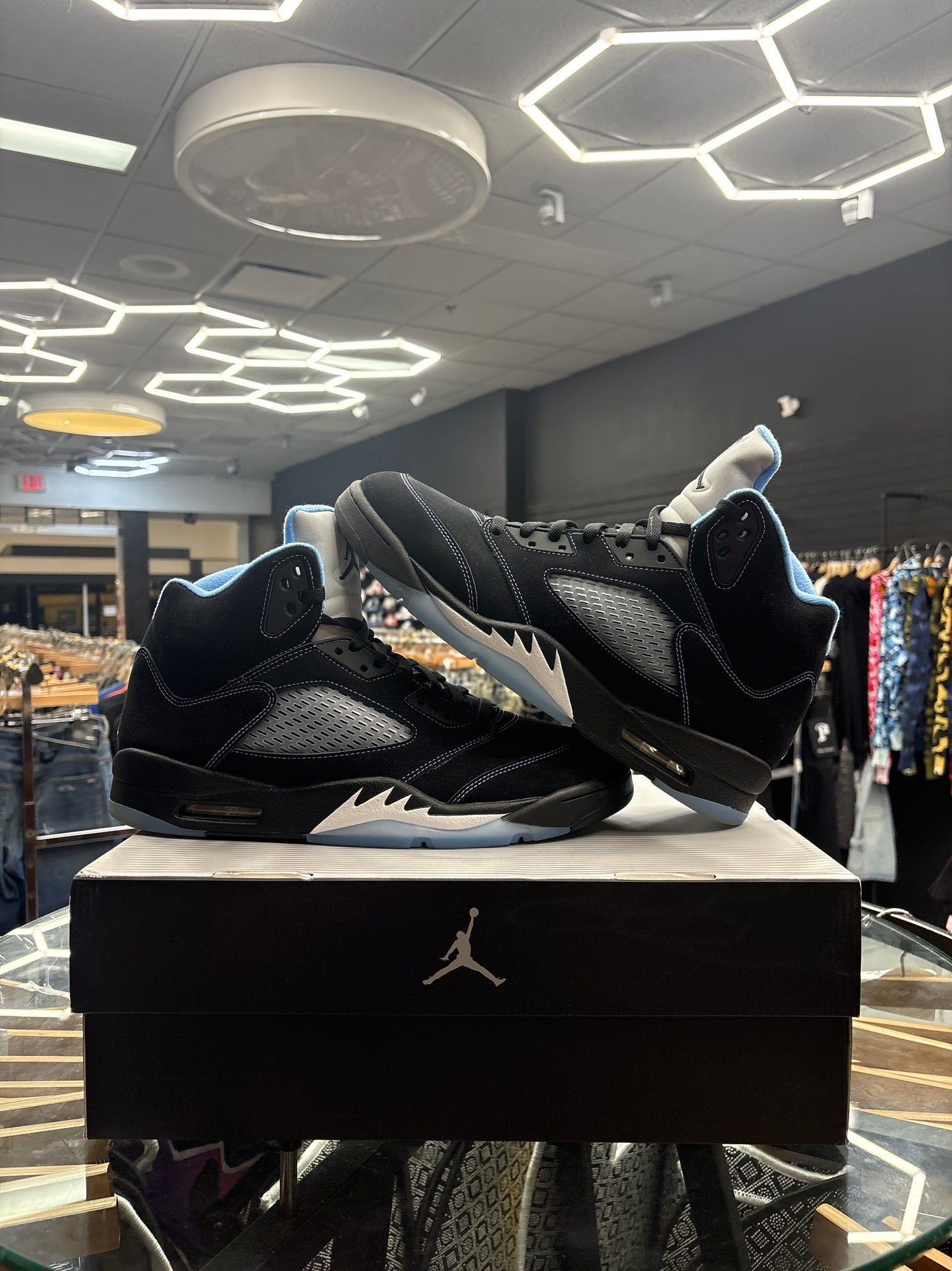 Jordan 5 Retro Black University Blue (2026) Used W Box