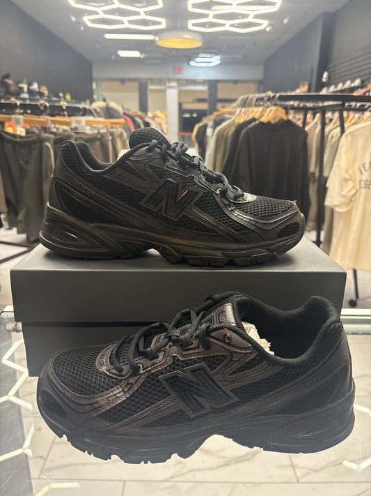 New Balance 740 Triple Black USED W BOX