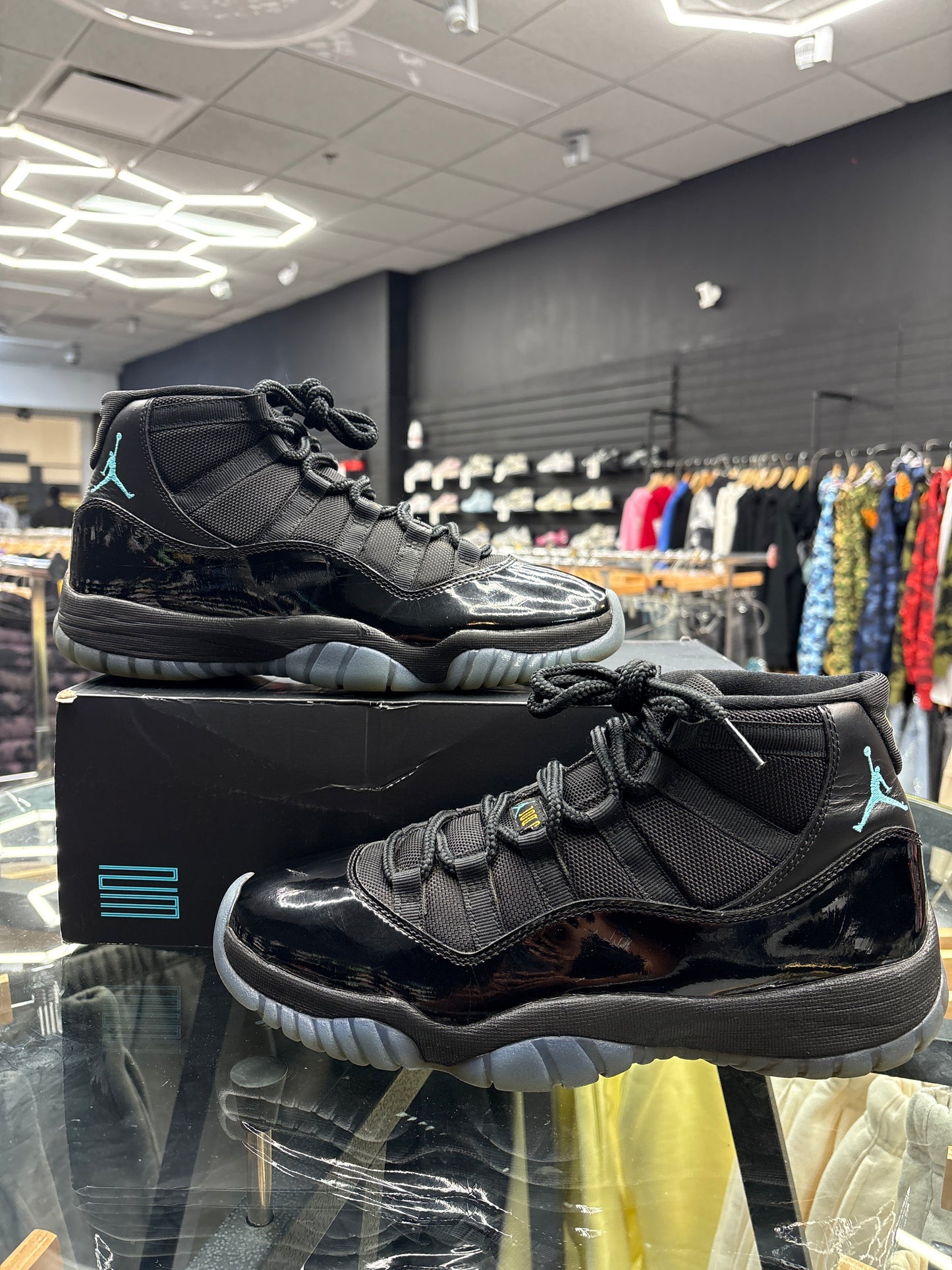 AIR JORDAN 11 GAMMA BLUE USED W BOX