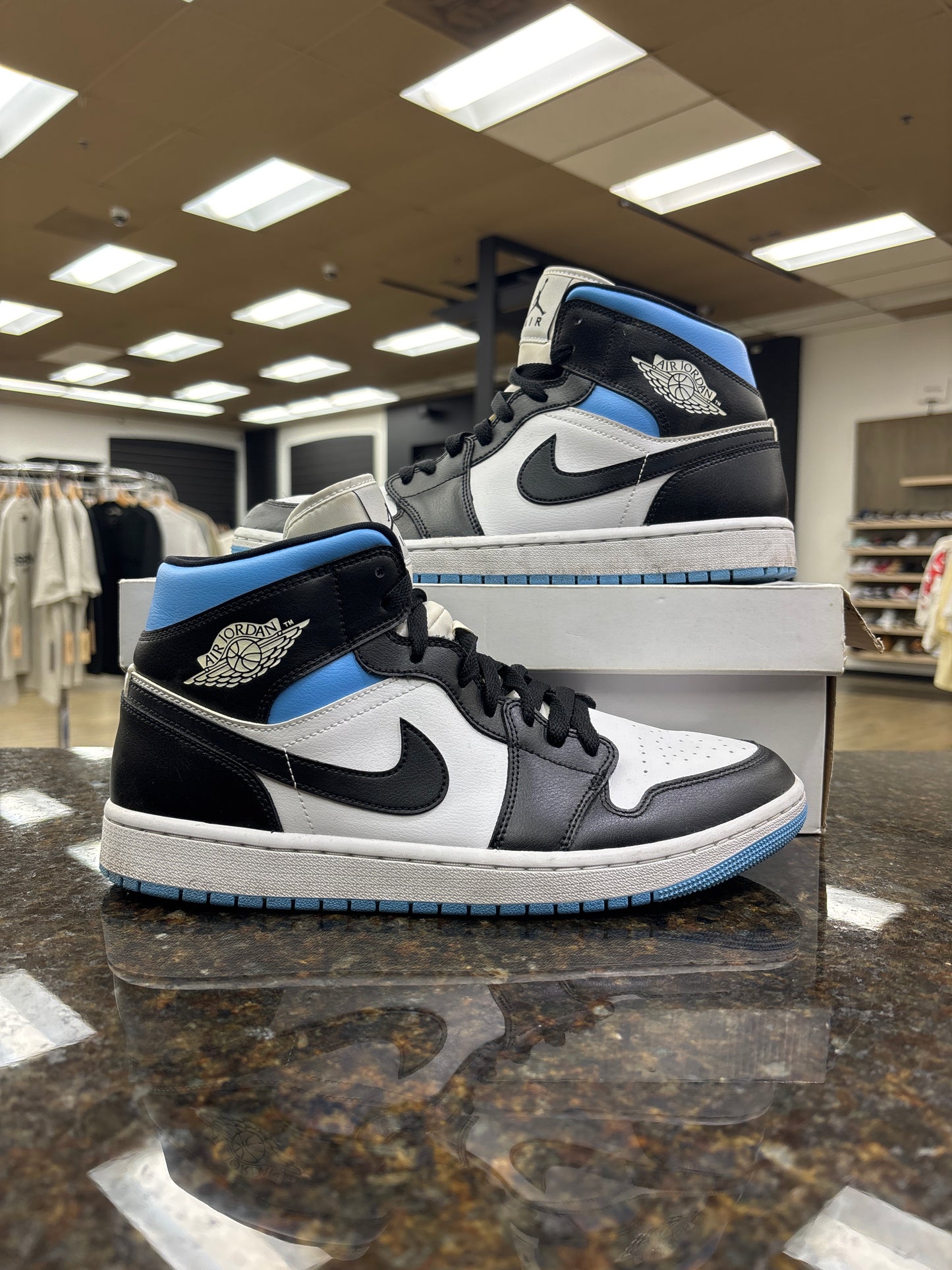 Jordan 1 High OG University Blue PRE-OWNED NO BOX