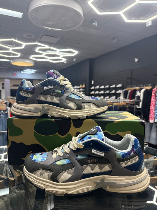 A Bathing Ape Shark Sta
Bored Ape Yacht Club Blue USED W BOX
