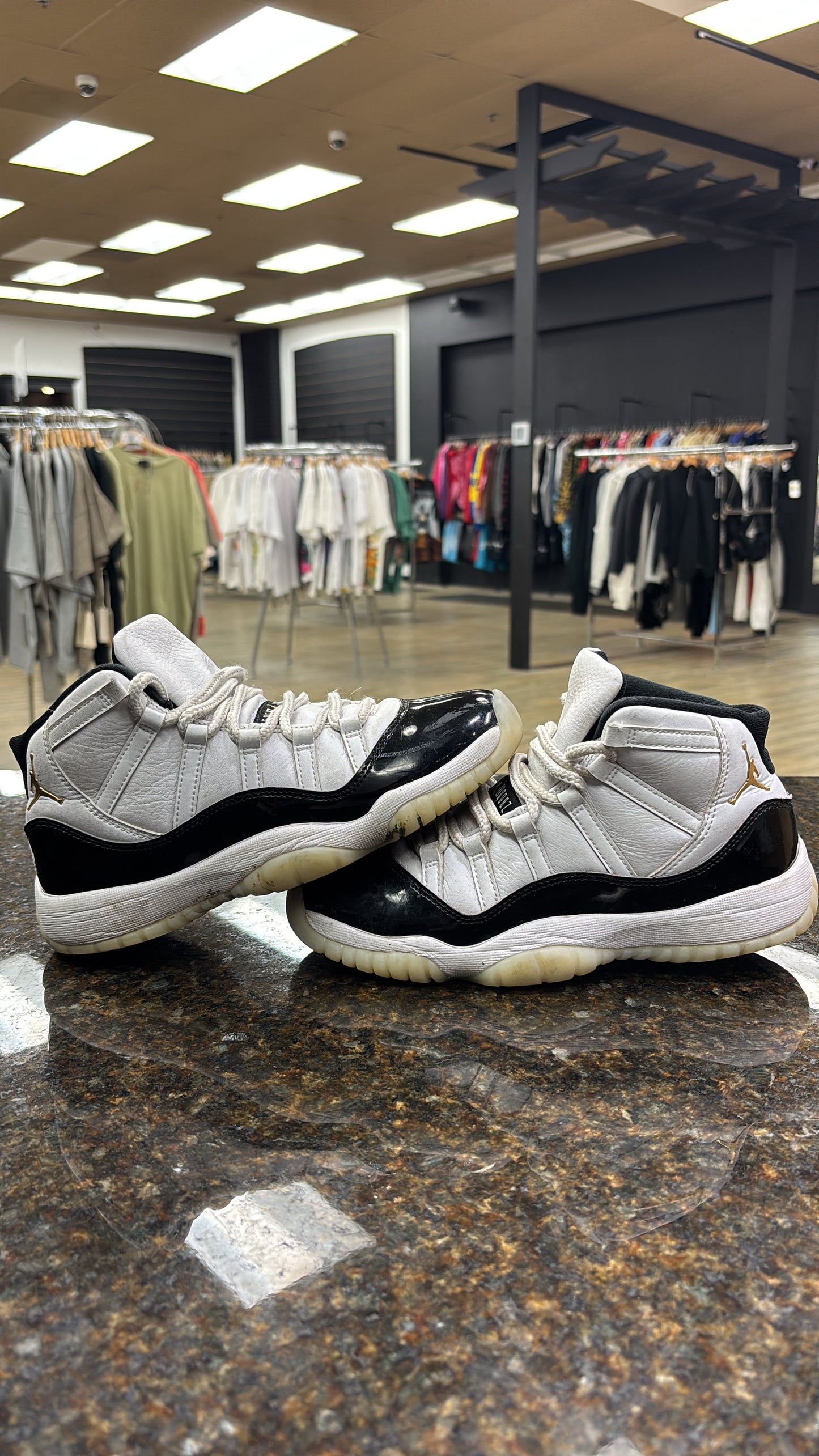 Jordan 11 Gratitude USED NO BOX
