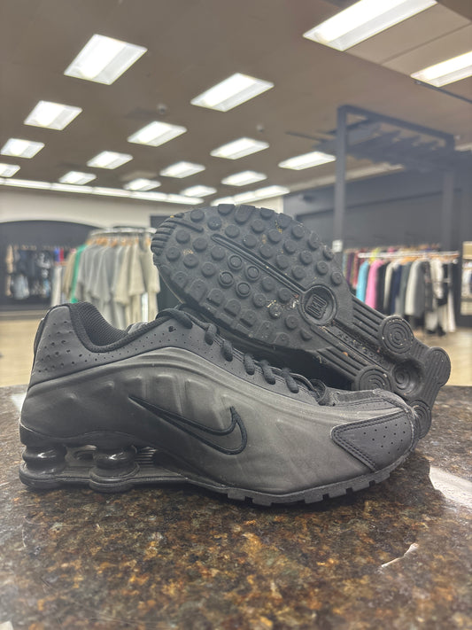 Nike Shox ‘Triple Black’ PRE-OWNED NO BOX