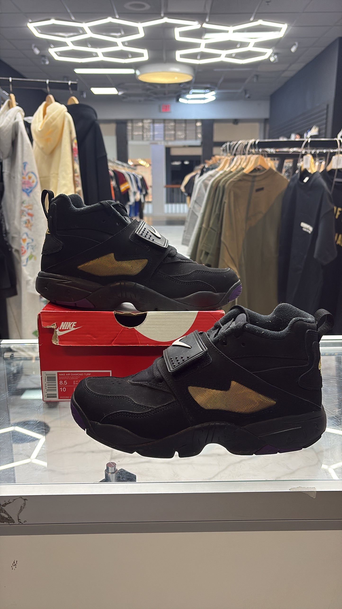 USED Diamond Turf Raven