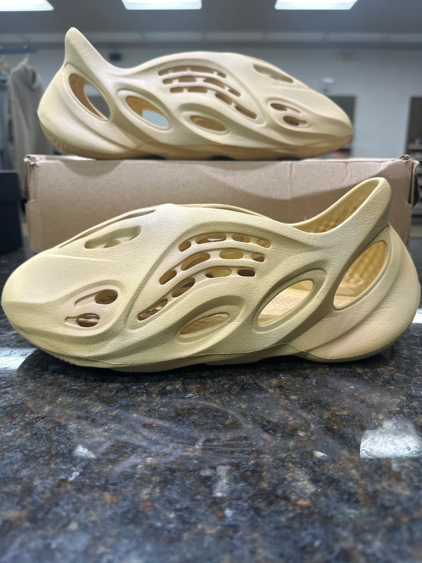 FOAM RNNR DESERT SAND PRE-OWNED
