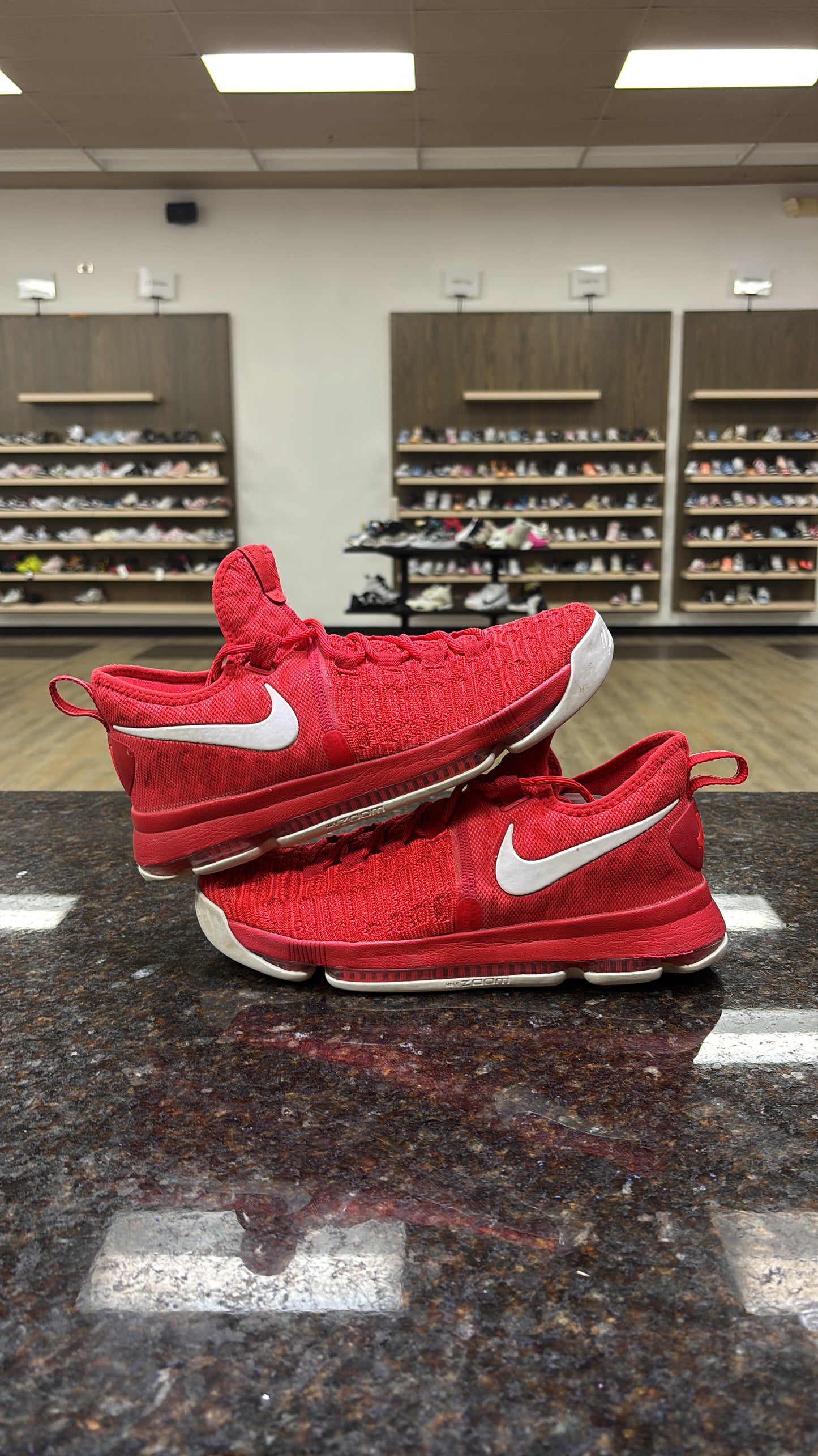 Kd9 varsity red used no box
