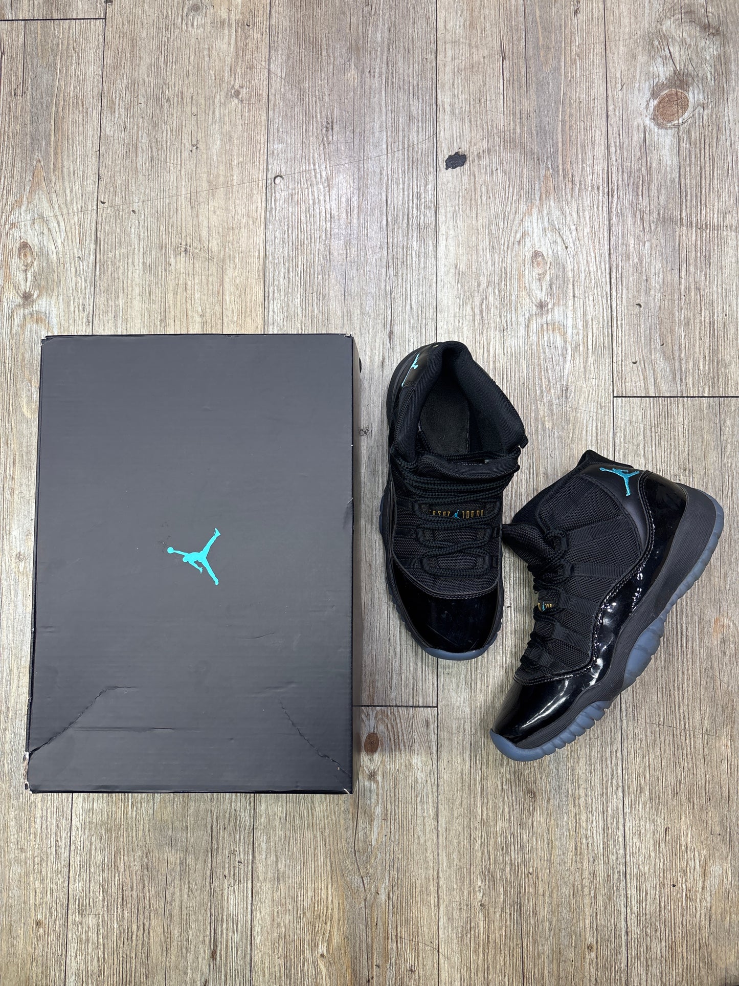 Jordan 11 ‘Gamma’ PRE-OWNED WITH BOX