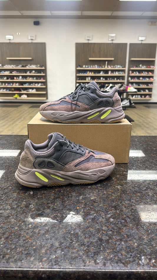 Yeezy Boost 700 “Mauve” Used w box