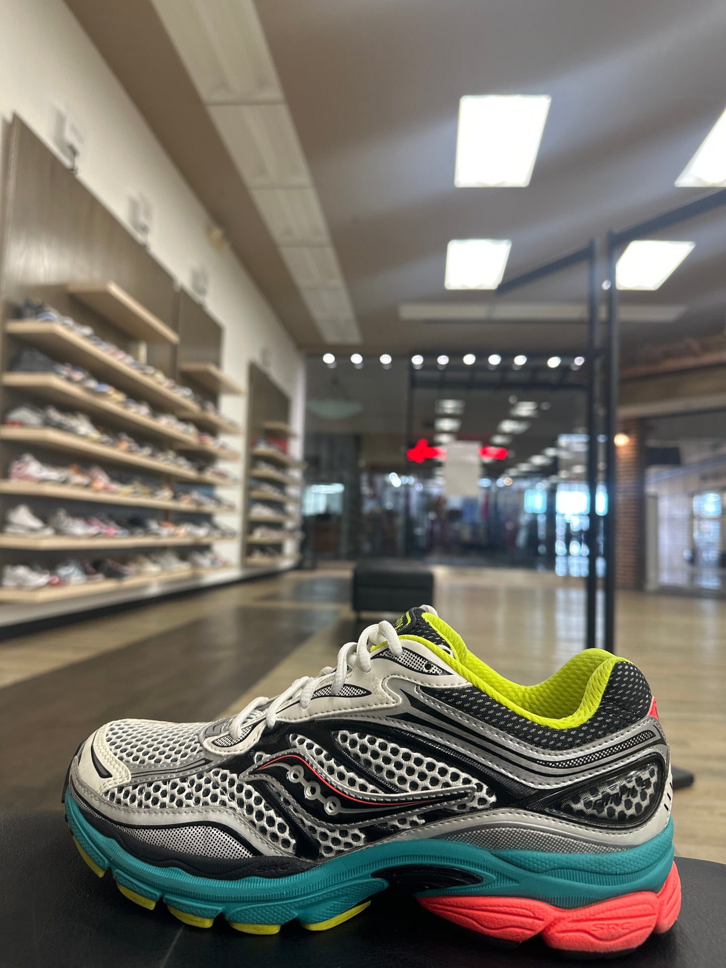 Saucony progrid Omni 9 Silver Mutant Used