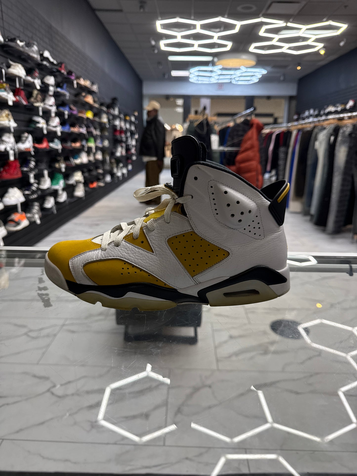 Jordan 6 ‘Yellow Ochre’ USED NO BOX
