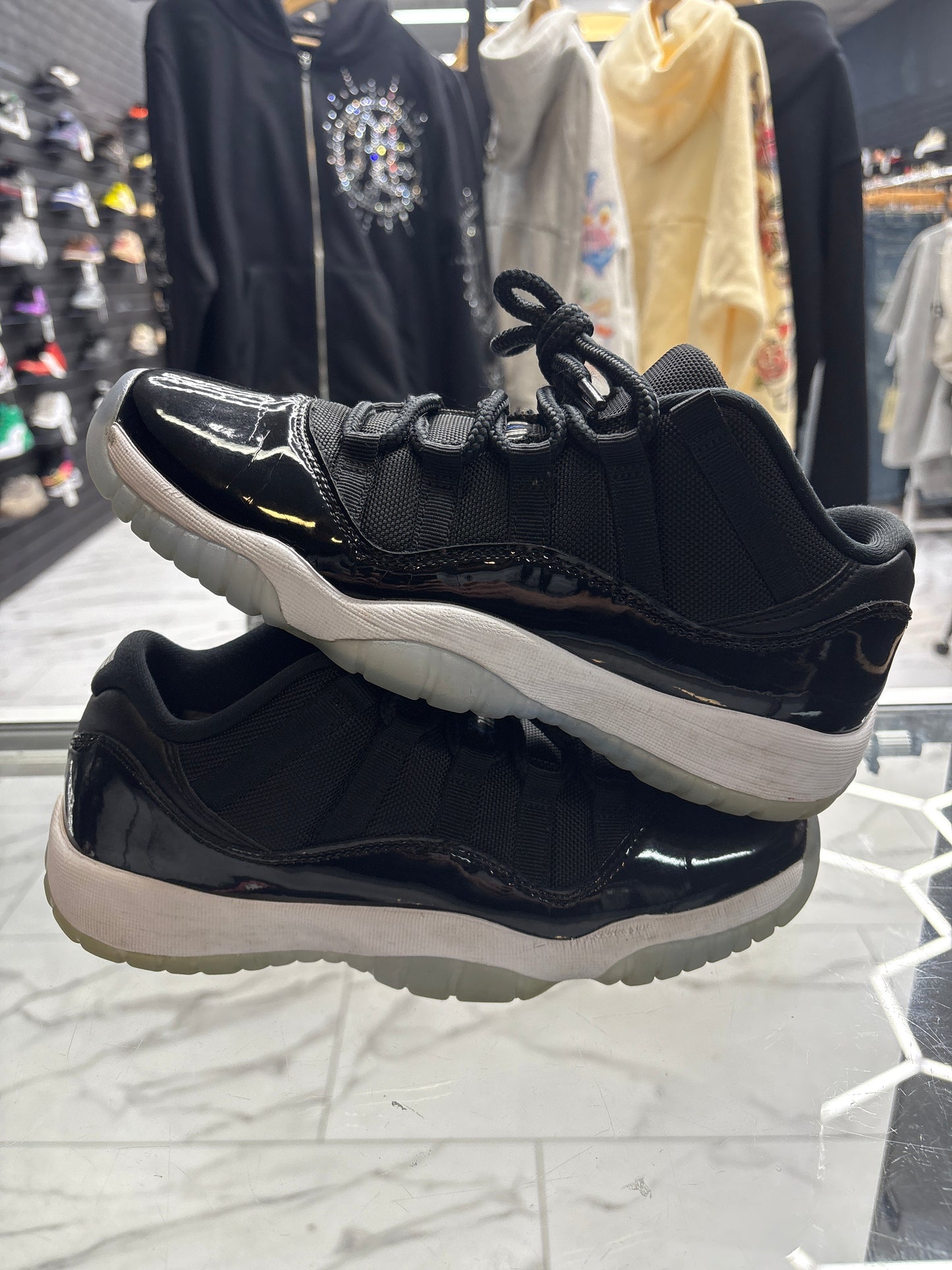 Jordan 11 low space jam USED NO BOX