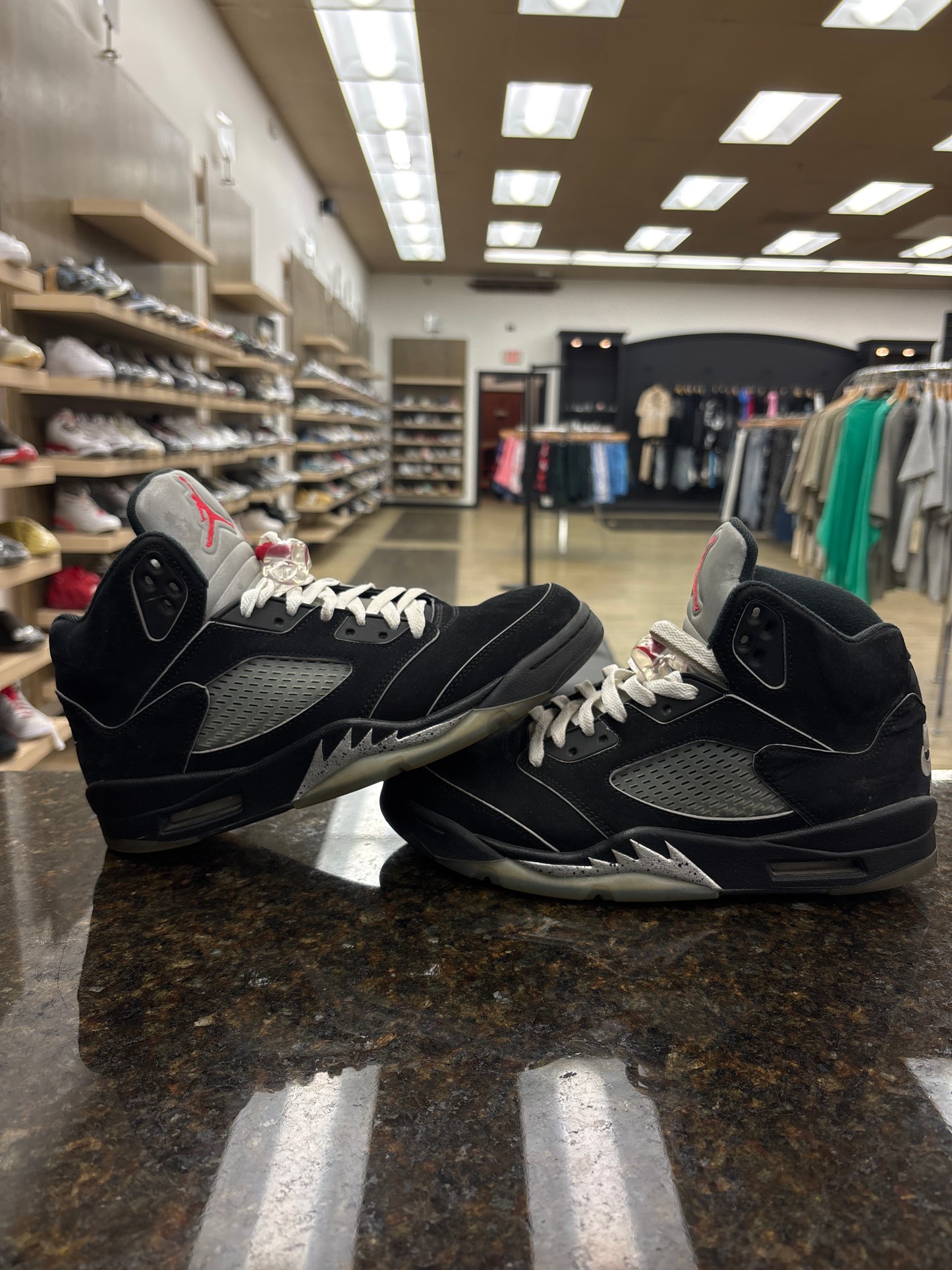 JORDAN 5 BLACK METALLIC PRE-OWNED NO BOX