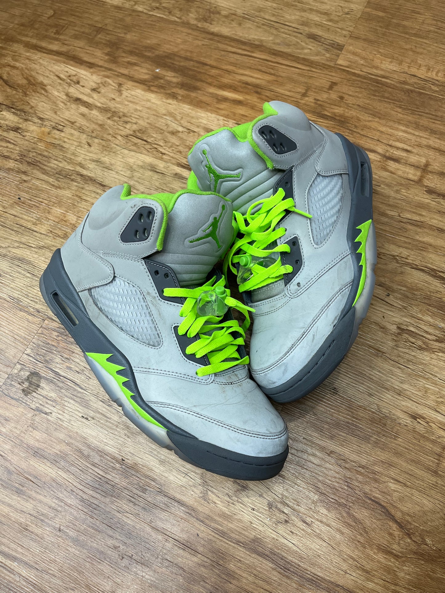 Jordan 5 green bean pre-owned no box
