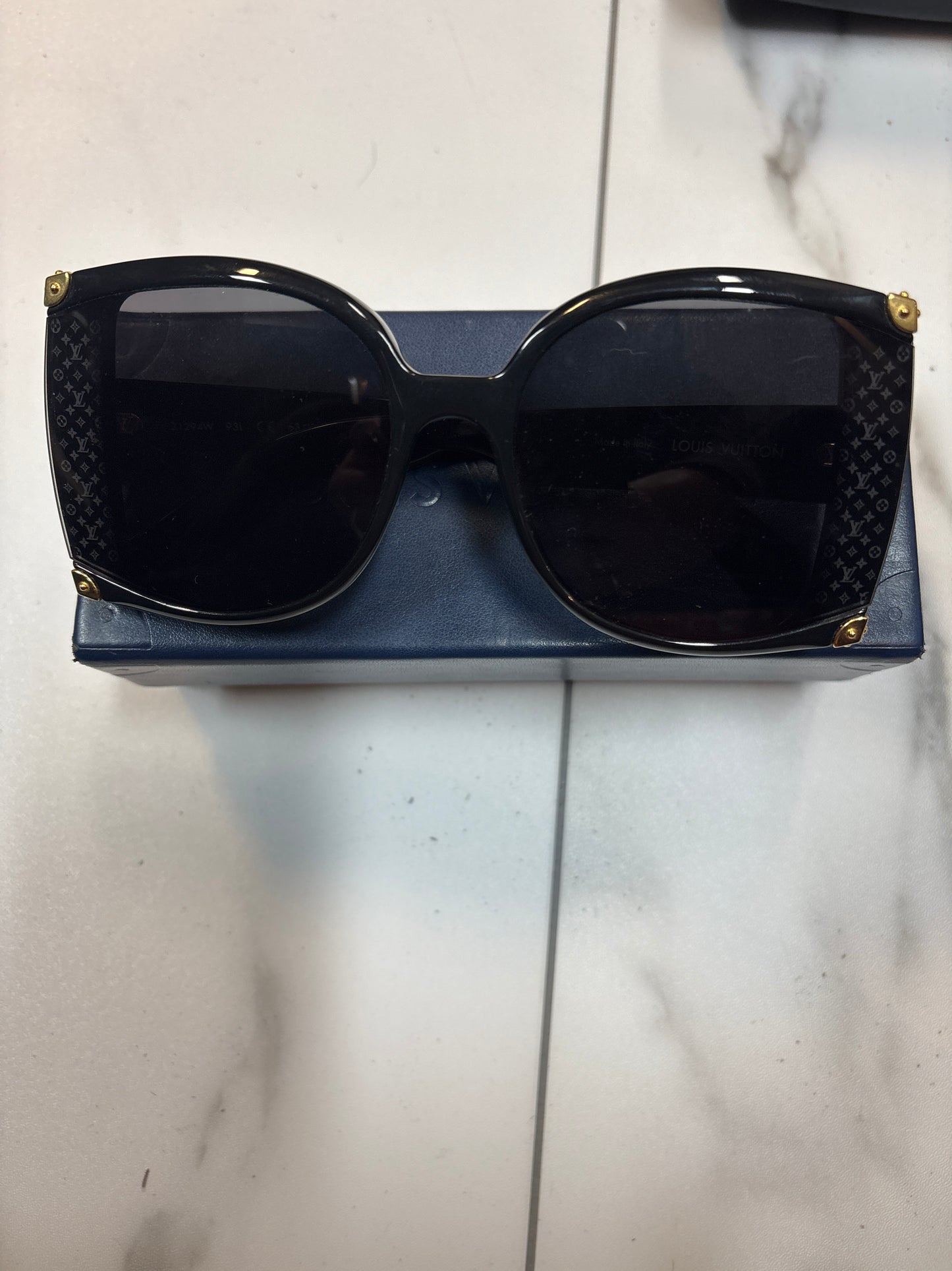 Louis Vuitton sun glasses