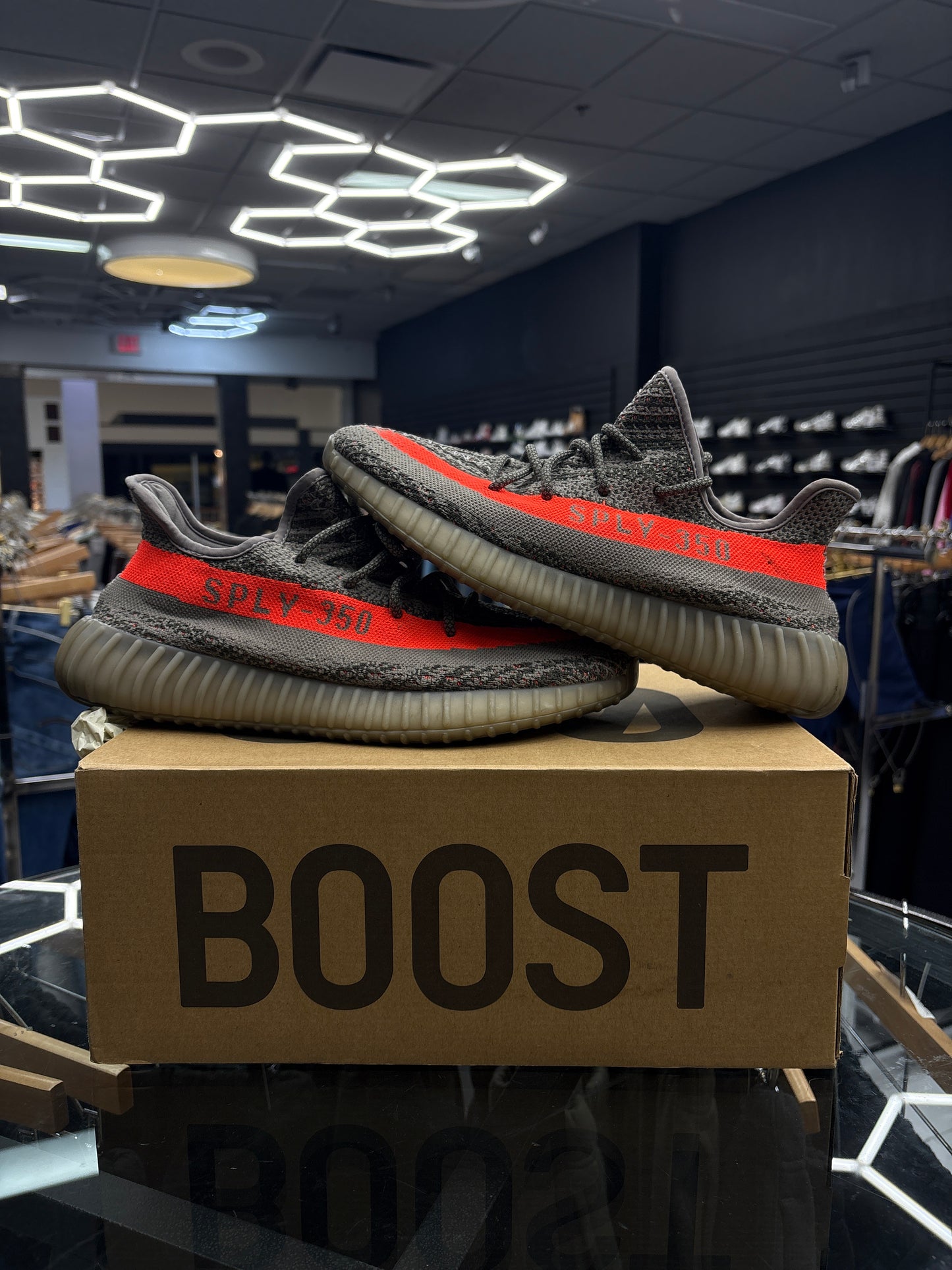 YEEZY BOOST 350 BELUGA PRE-OWNED