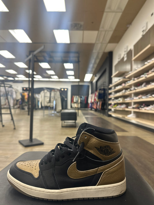 Jordan 1 High Black Metallic Gold Used With Box