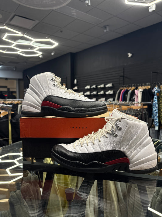 JORDAN 12 PLAYOFF PRE-OWNED
