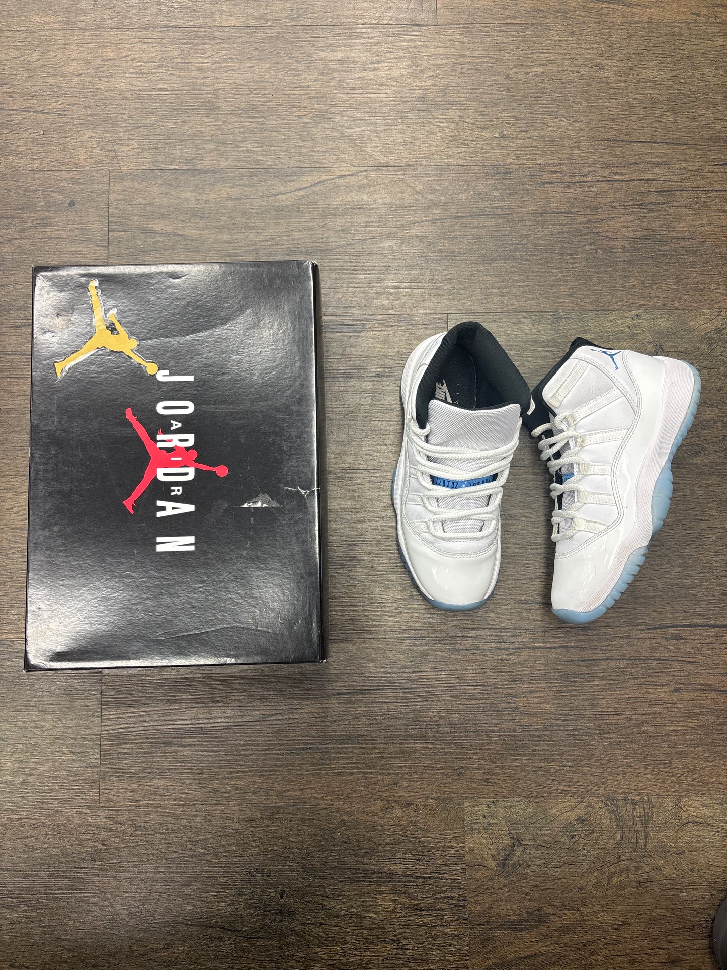 Jordan 11 ‘Legend Blue’ PRE-OWNED WITH BOX