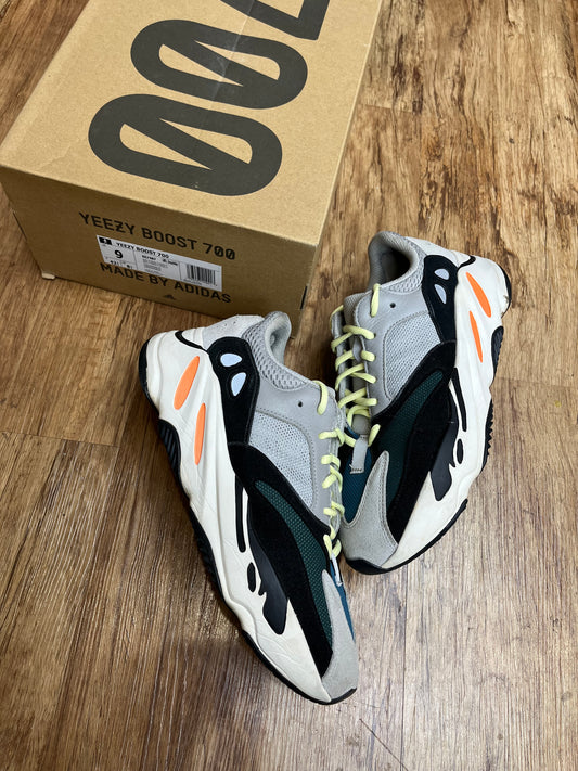 Yeezy 700 wave runner pre-owned