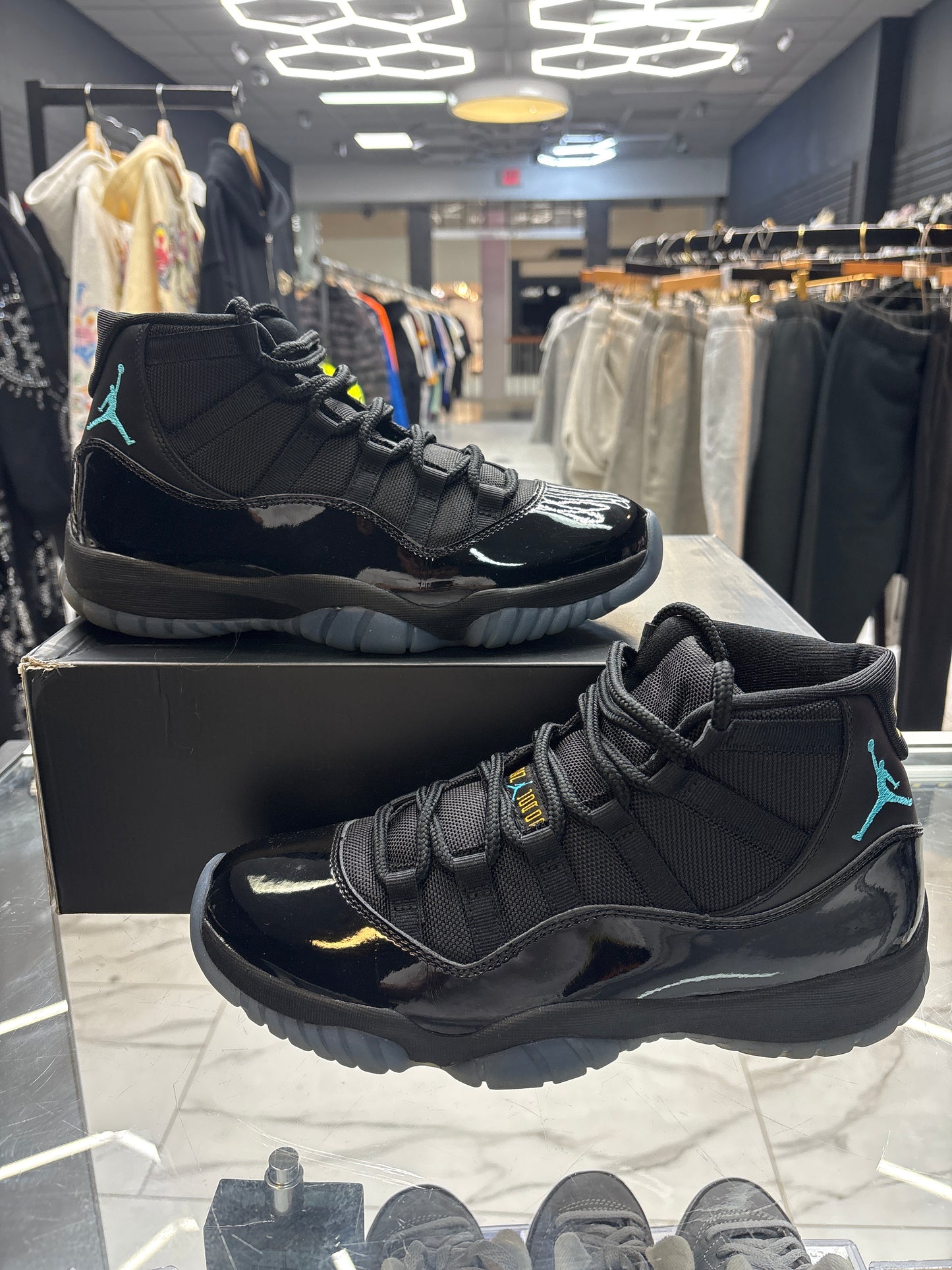 Jordan 11 Gamma USED W BOX