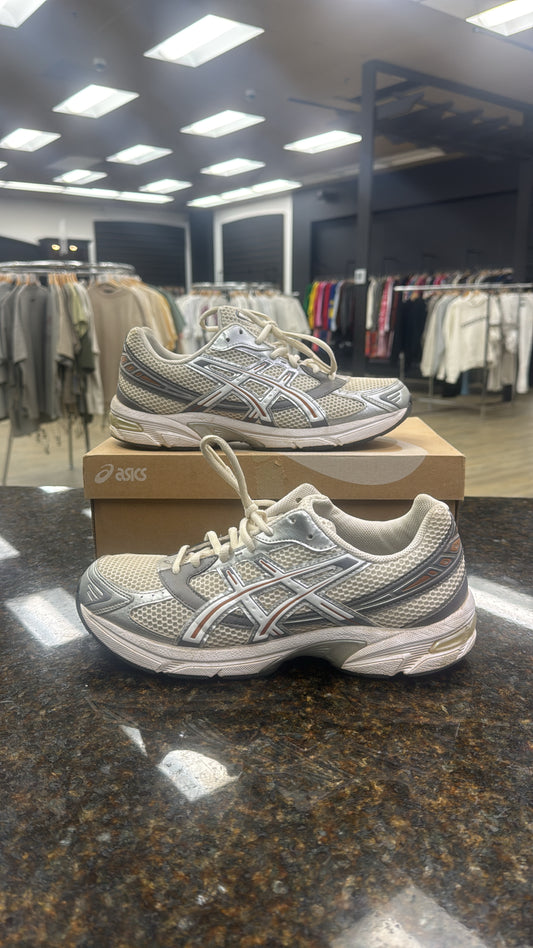 Gel-1130 Cream White Used w box
