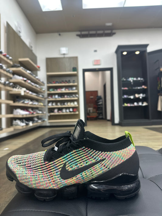 Nike multi color air Vapormax Flyknit Used