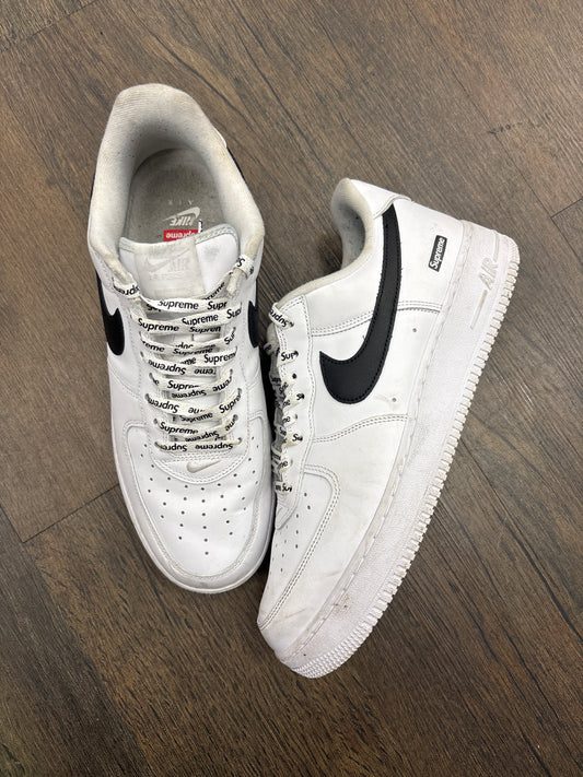 Nike x Supreme ‘Black & White’ Air Force 1 PRE-OWNED NO BOX