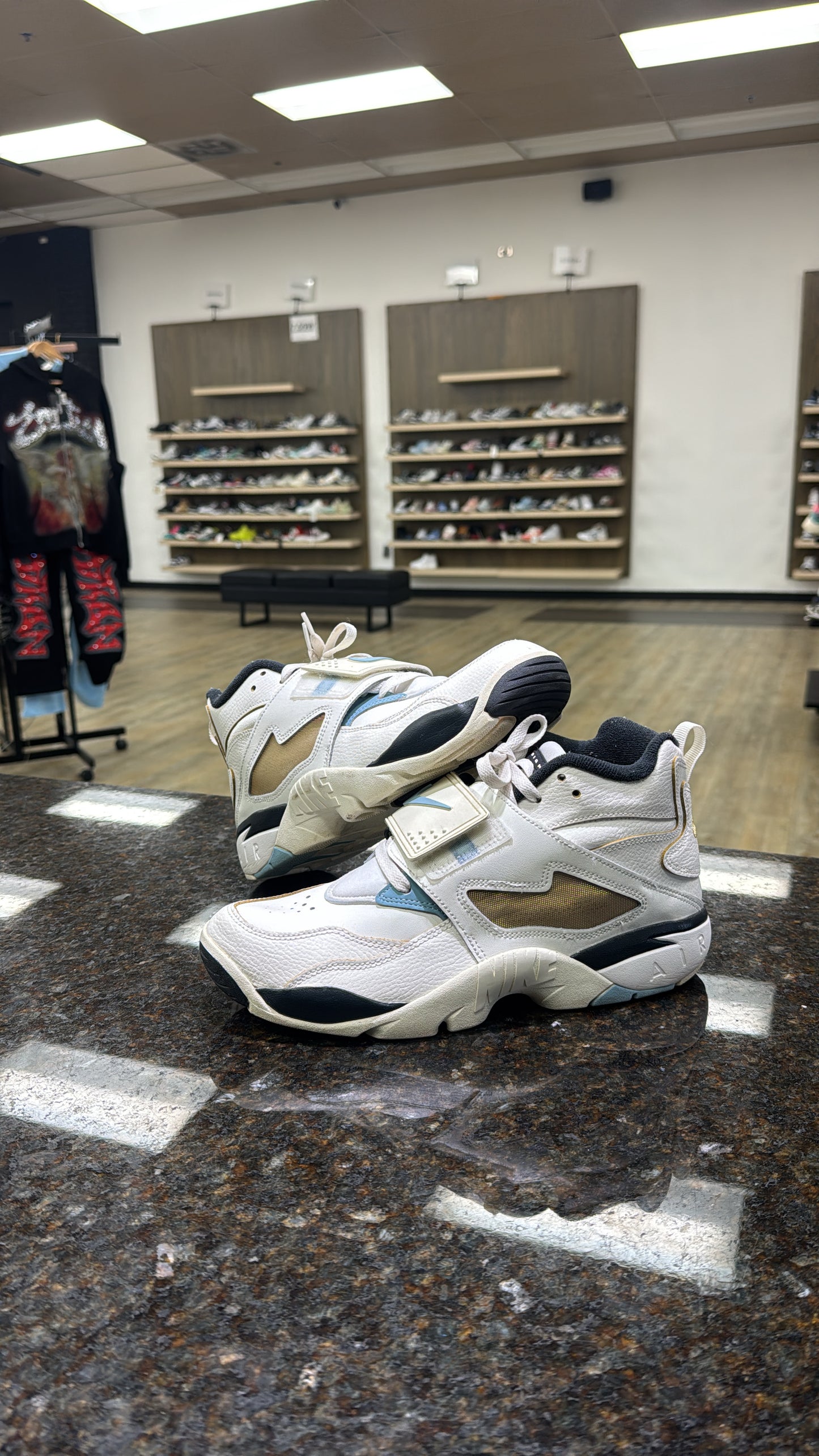 Diammond Turf “Sail” Used No Box