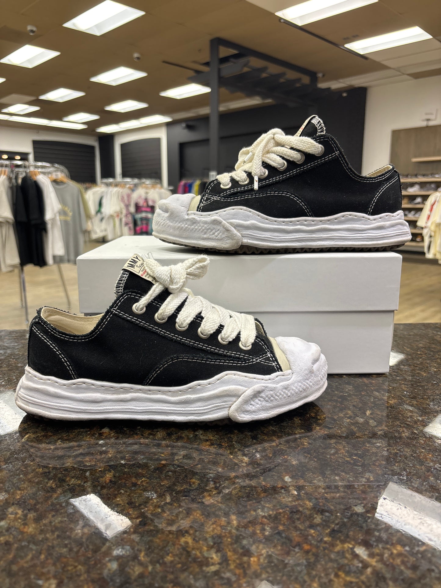 MASION MIHARA CANVAS LOW USED