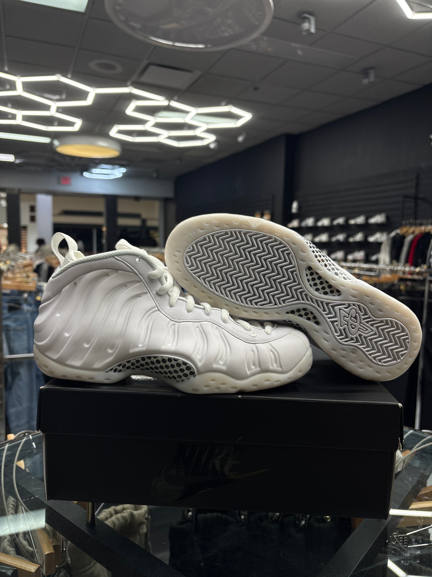 NIKE FOAMPOSITE WHITE PRE-OWNED