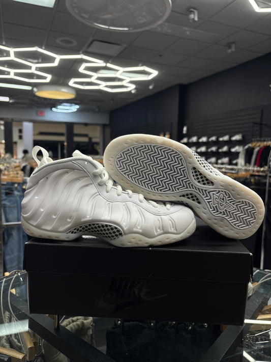 NIKE FOAMPOSITE WHITE PRE-OWNED