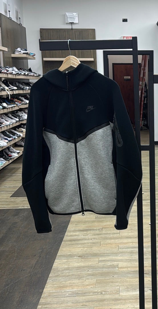 Preowned Gray/Black Nike Tech
