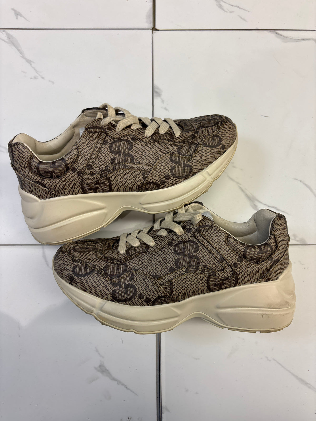 Gucci Rython 100 Beige USED NO BOX NO INSOLE