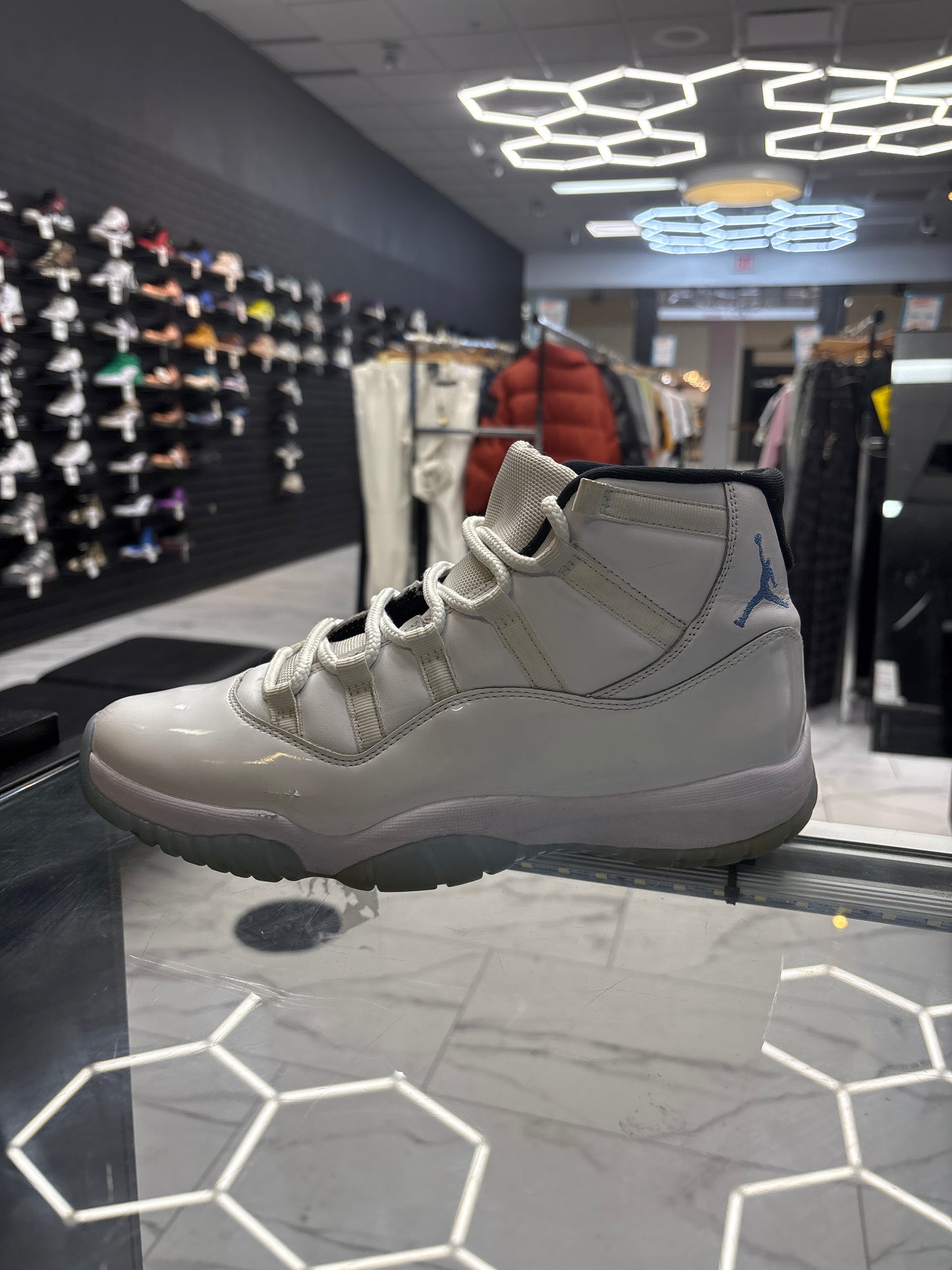 Jordan 11 Legend Blue USED