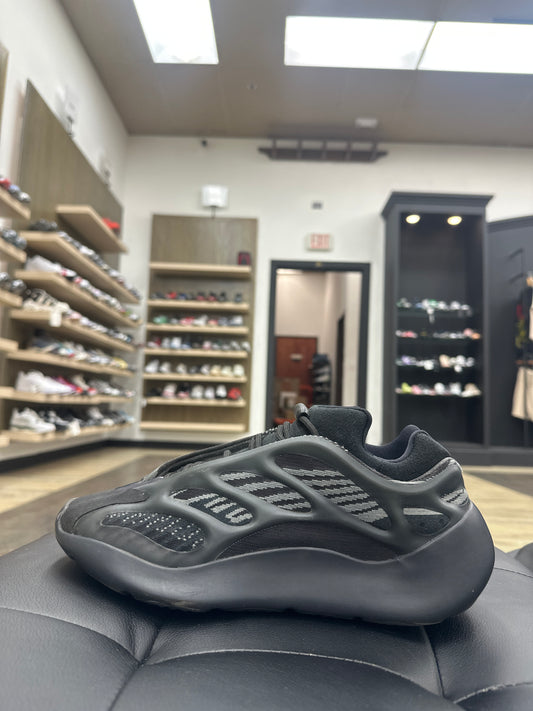 Yeezy 700 Dark Glow Used With Box