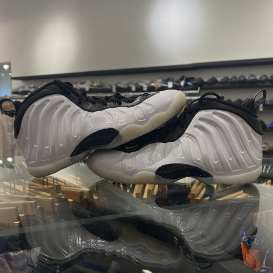White and black Foamposite pre-owned no box